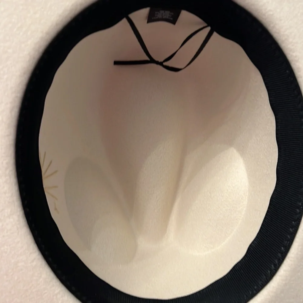 Fedora felt hat in beige new with out tags - Picture 6 of 7